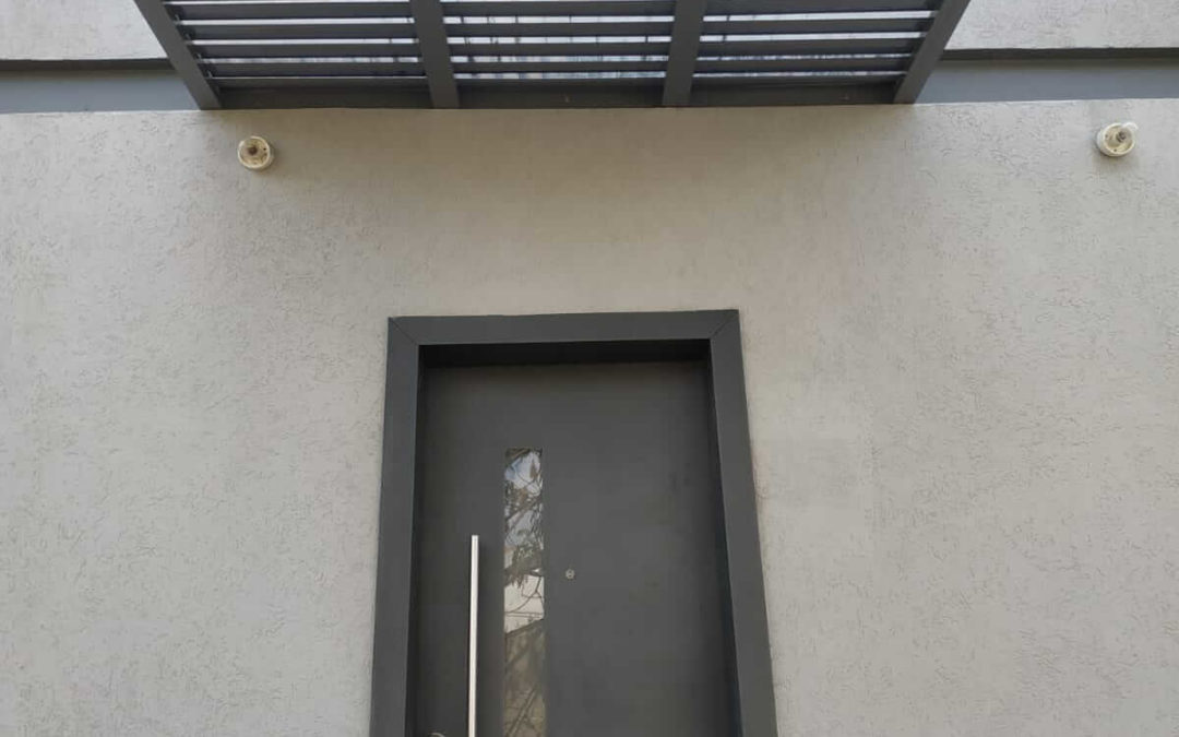 סגירת פרגולה אלומיניום